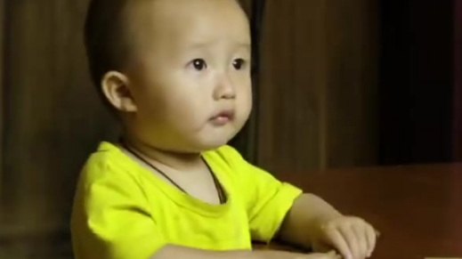 白酸汤,是黔东南苗族的饮食秘籍。好的白酸汤,清亮不浑浊,味道酸爽、浓醇润滑有回甘,非常开胃